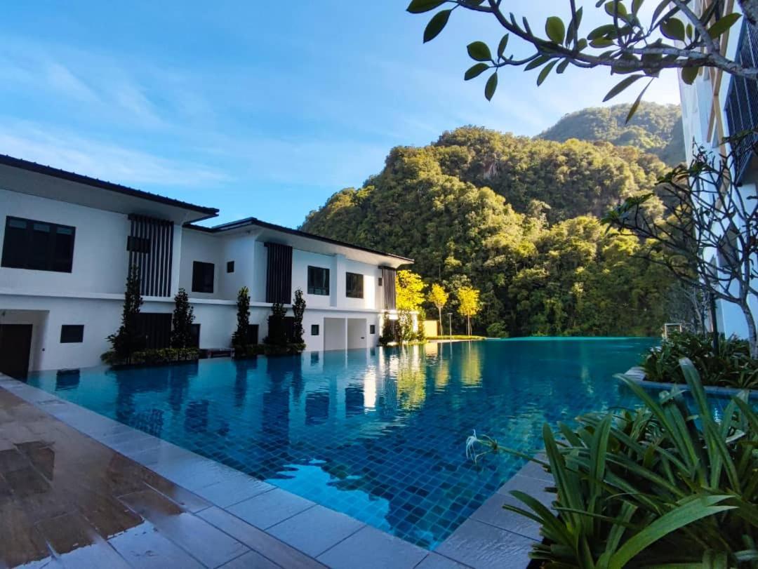 Hotspring 2 With Themepark View Sunway Onsen 8 Pax Apartment Tambun